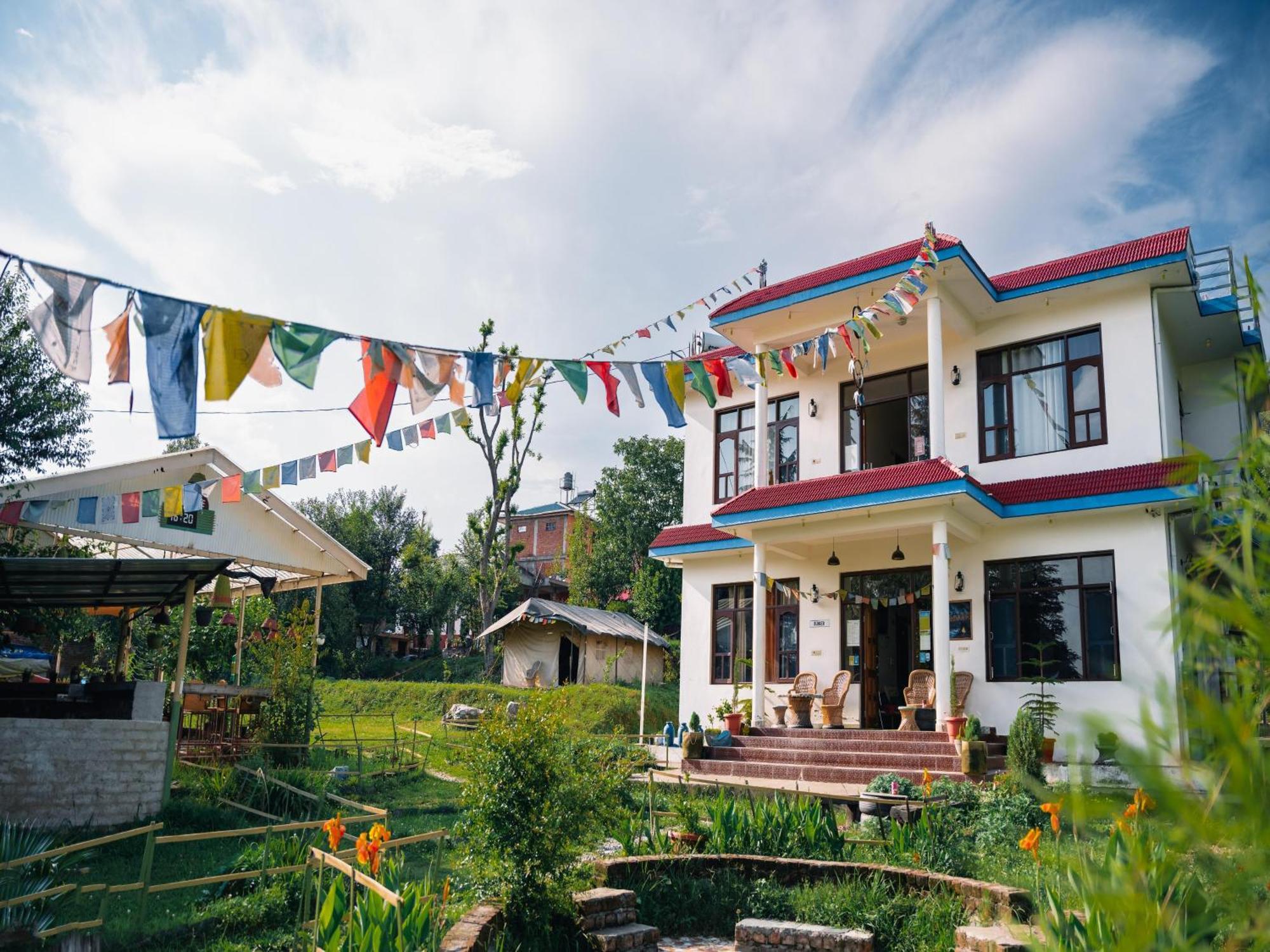 The Bunker Bir Hostel Екстериор снимка